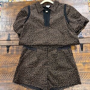 Voy Women's leopard set size large